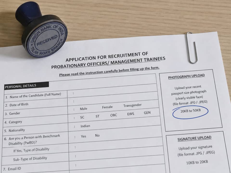 Bank recruitment form with a 20KB to 50KB photograph range circled in blue